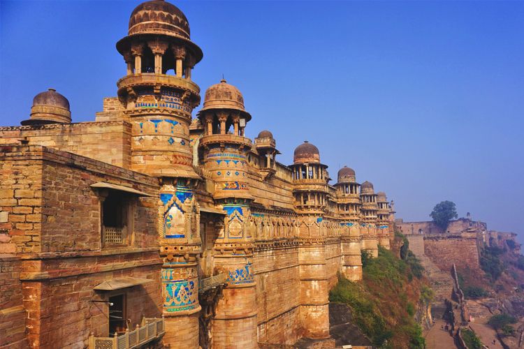 Ilustrasi India - Pemandangan Gwalior Fort di India (Photo by Shikhar Tewari on Unsplash).