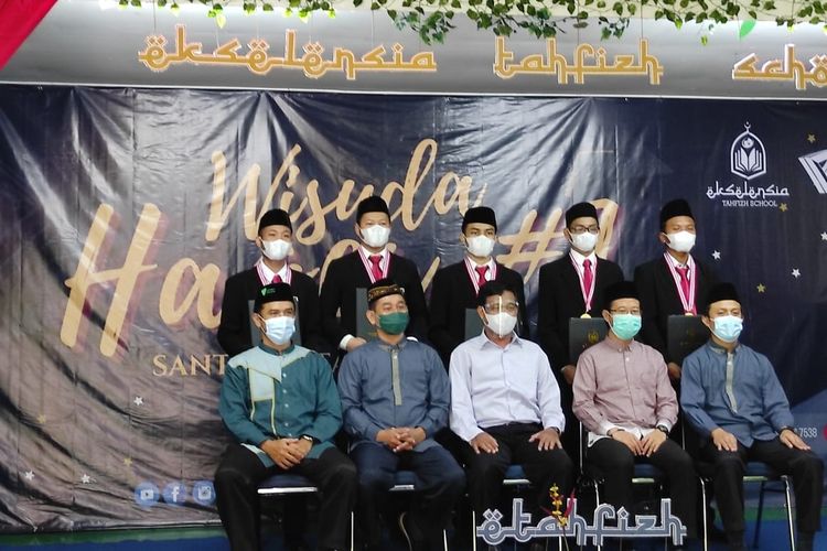 Ekselensia Tahfiz (eTahfiz) School Dompet Dhuafa di Parung, Bogor, berhasil meluluskan lima wisudawan hamilul Qurán pada Rabu (30/6/2021).