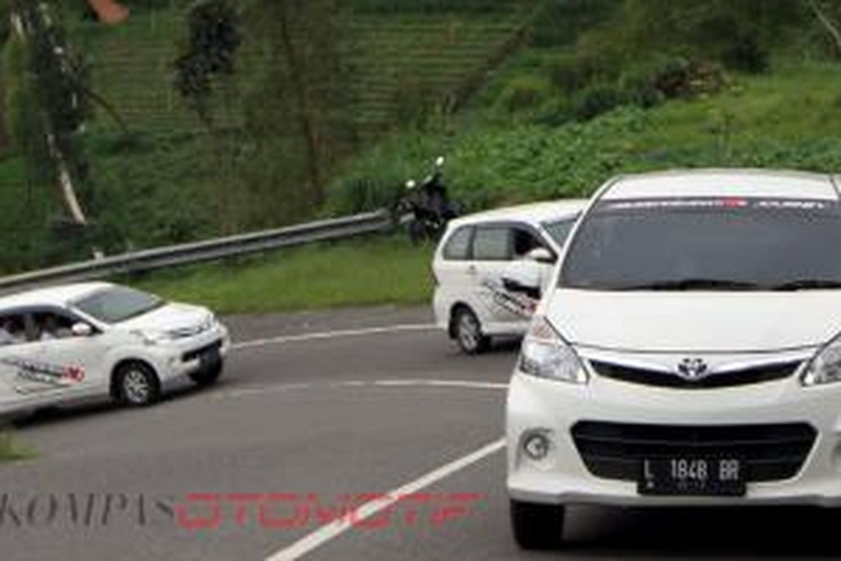 Avanza menaklukkan tanjakkan curam dengan mudah di Sarangan, Magetan, Jawa Timur.