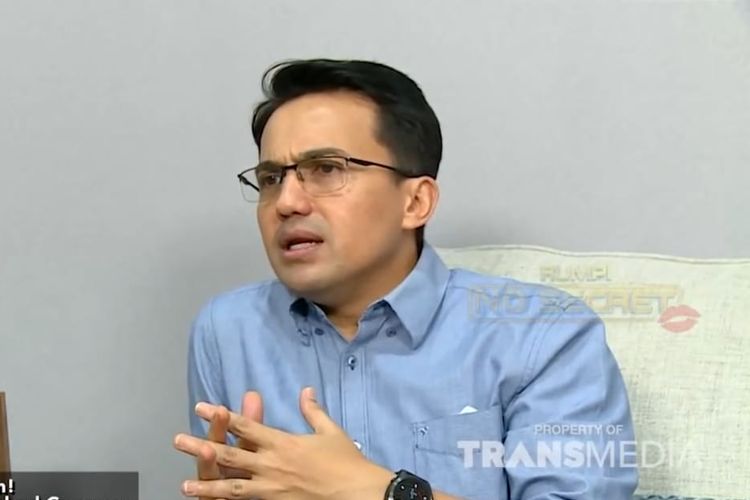 Sahrul Gunawan yang sedang berbincang dengan Feni Rose soal rumah dinas. 