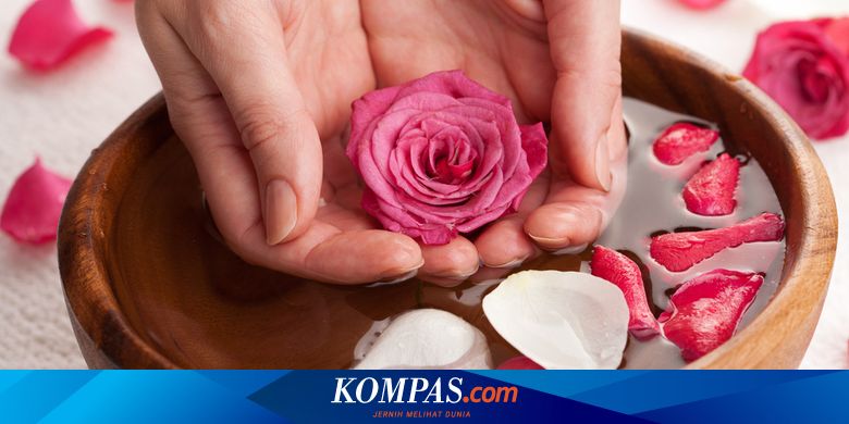 Mengenal Manfaat Air Mawar Untuk Kecantikan