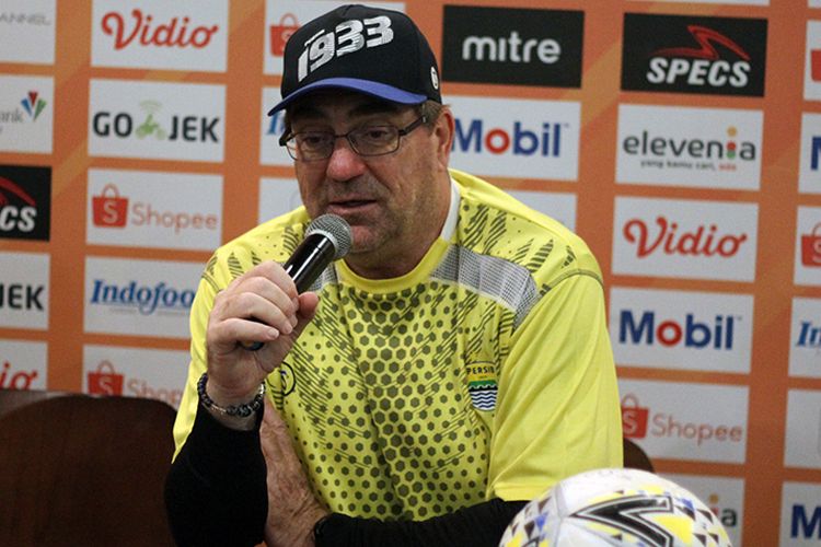 Pelatih Persib Bandung, Robert Rene Alberts. 