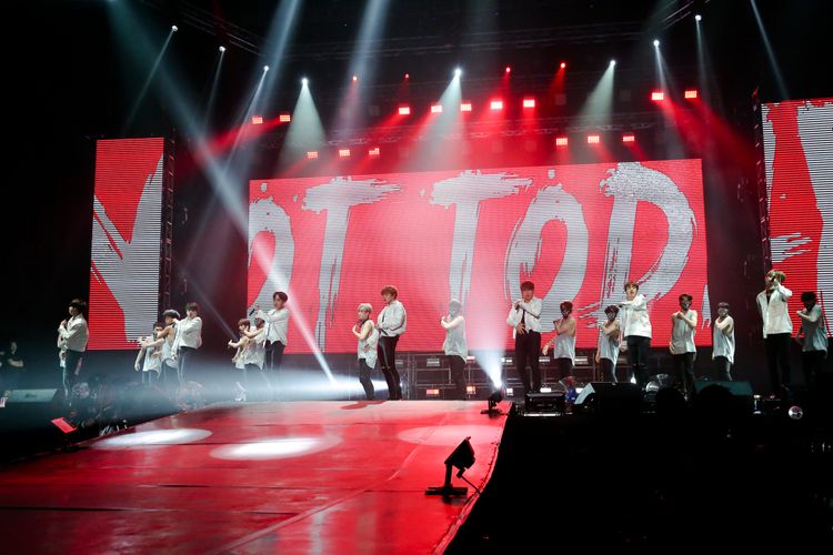 Boyband dari Korea Selatan Bangtan Boys (BTS) membawakan lagu Not Today untuk membuka konser Wings Tour di Indonesia Convention Exhibition (ICE), BSD, Tangerang, Minggu (29/4/2017).
