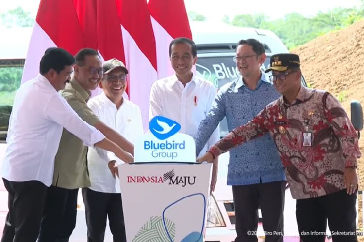 Presiden Joko Widodo (Jokowi) telah resmi meluncurkan transportasi ramah lingkungan di Ibu Kota Nusantara (IKN) pada Kamis (21/12/2023).