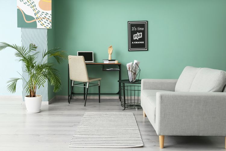 Ilustrasi ruang kerja dengan warna cat hijau. 