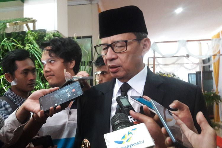 Gubernur Banten Wahidin Halim saat ditemui usai Rapat Paripurna Luar Biasa di Gedung DPRD Kabupaten Pandeglang, Senin (1/4/2019)