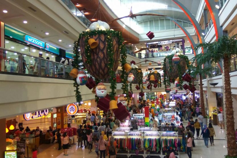 Suasana Natal dan Tahun Baru Mulai Terasa di Pusat Perbelanjaan