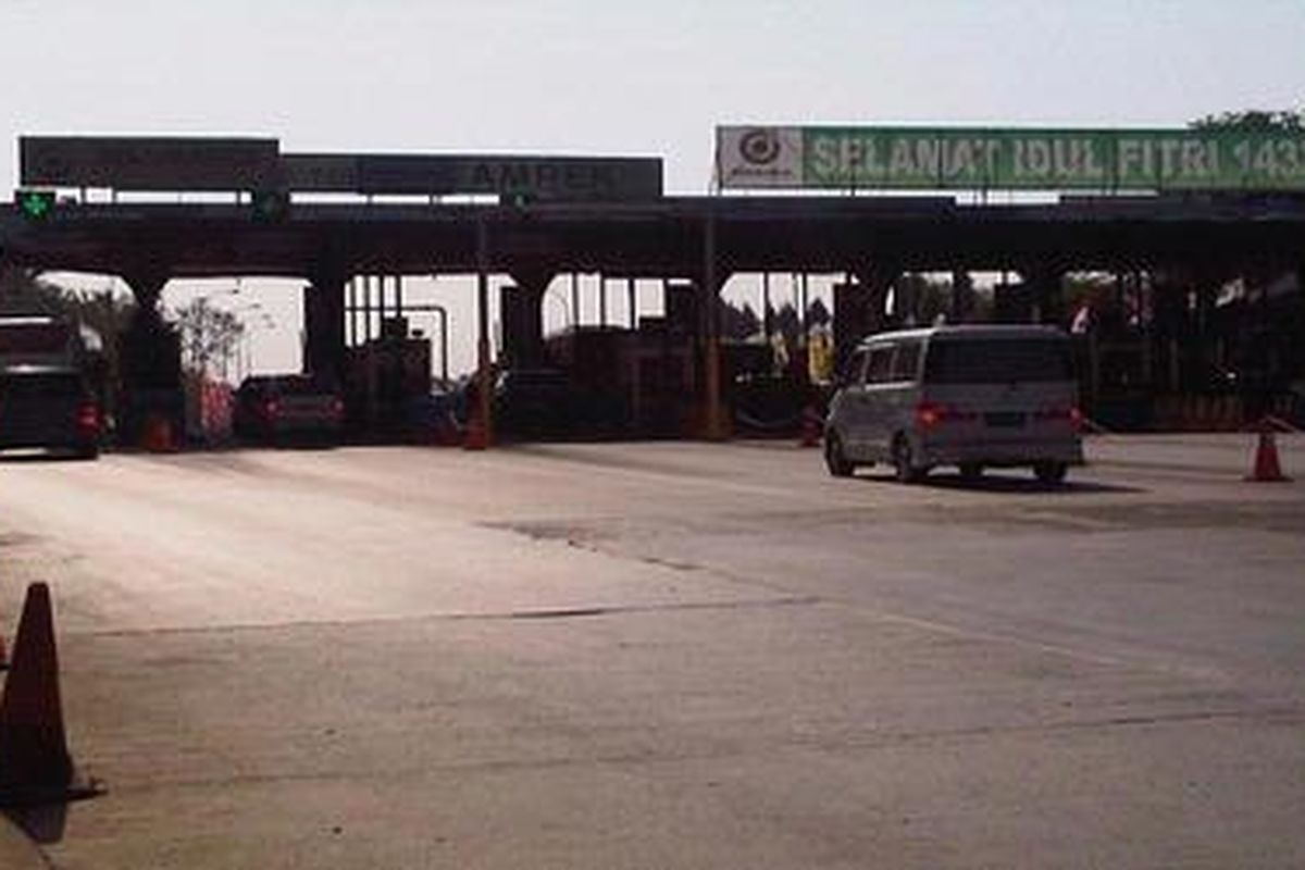 Tiga Pintu Tol Cikampek Dibuka Pukul 15.00 