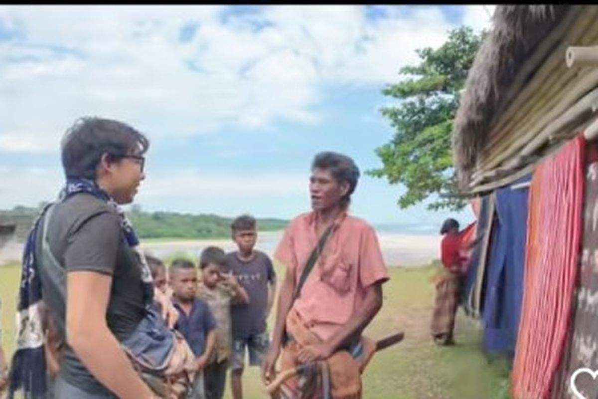 YouTuber asal Jakarta, John dan Riana, mendapat pengalaman yang tak mengenakan saat berwisata di Kabupaten Sumba Barat Daya, NTT.