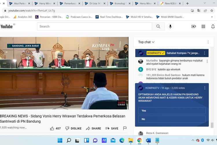 Suasana sidang pembacaaan vonis bagi pemerkosa 13 santriwati, Herry Wirawan. Sidang diadakan di Pengadilan Negeri Bandung, Jawa Barat, Selasa (15/2/2022).