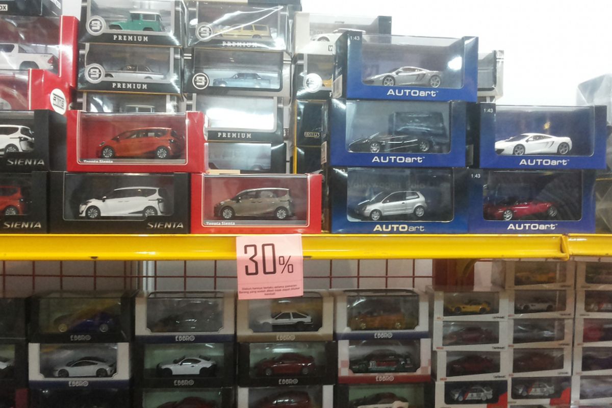 Ragam model diecast yang sudah didiskon dapat ditemukan di arena Indonesia International Motor Show (IIMS) 2018