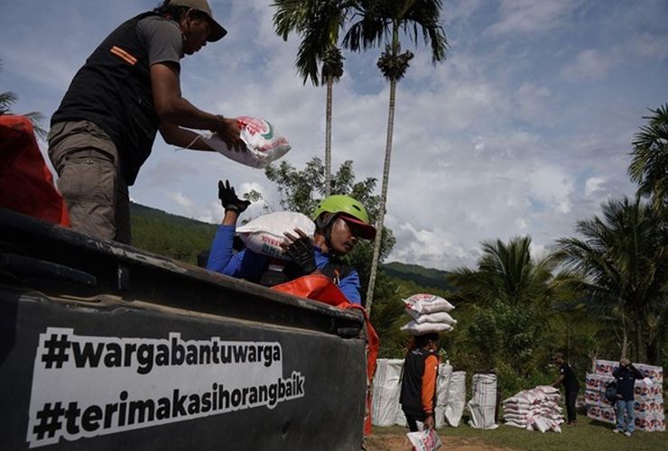 Jelang Ramadhan, Listrik di Aceh Masih Padam dan Warga Harus Jalan Kaki demi Bantuan