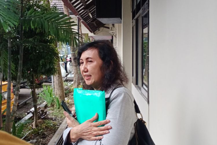 Direktur Mal Malang Plaza, Laurencia Ike Anggriani usai keluar dari ruangan Satreskrim Polresta Malang Kota pada Jumat (5/5/2023). 