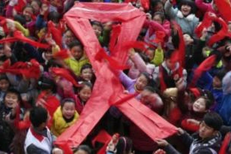 Sekitar setengah juta orang di China diketahui terkena HIV atau AIDS.

