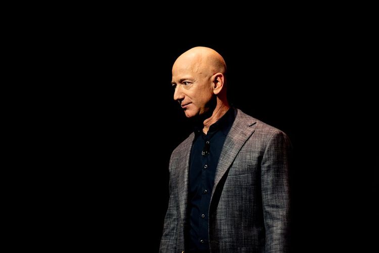 Perjalanan Inspiratif Jeff Bezos: Dari Garasi Kecil hingga Puncak Kekaisaran Amazonia