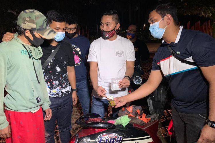 Penangkapan pengedar narkoba palugada oleh Polres Metro Jakarta Barat di condet, Jakarta Timur, Kamis (9/7/2020)