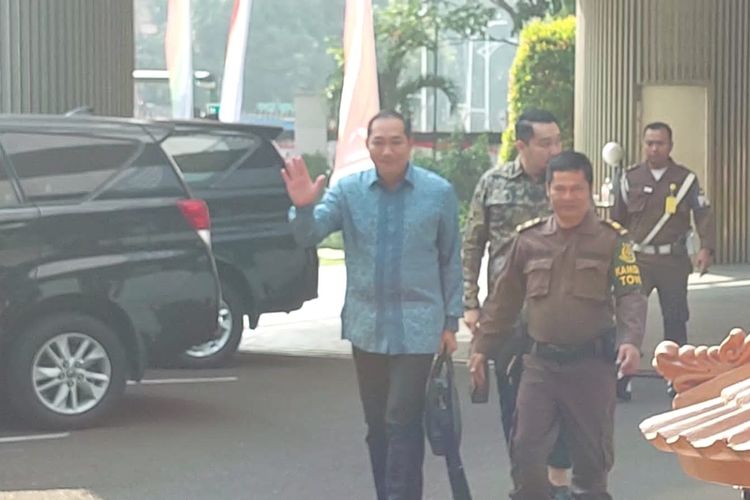 Mantan Menteri Perdagangan (Mendag) M Lutfi di Lobi Gedung Bundar Jampidsus, Kejaksaan Agung, Jakarta, Rabu (9/8/2023).