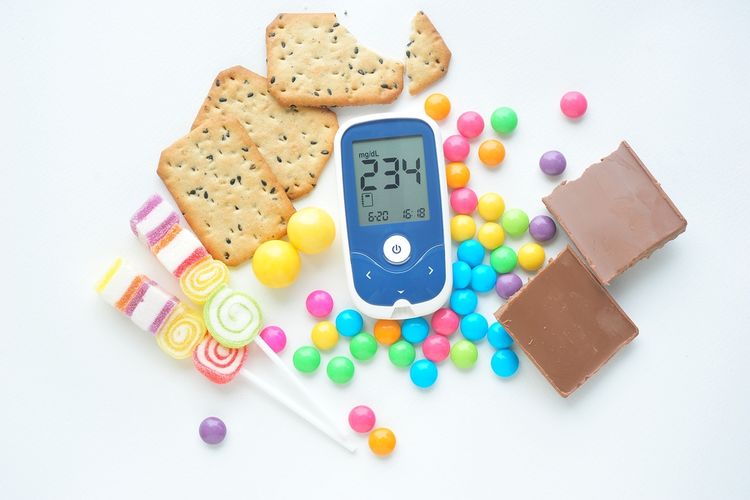 Ilustrasi gula darah tinggi pantang makan apa?
