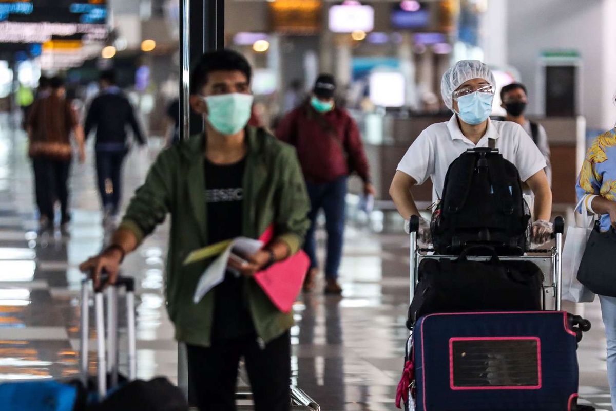 A file photo of some passengers in terminal 3 of Soekarno-Hatta International airport in Tangerang, Banten dated on May 12, 2020. 