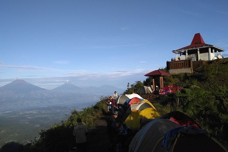 Suasana Puncak Gunung Andong, Jawa Tengah