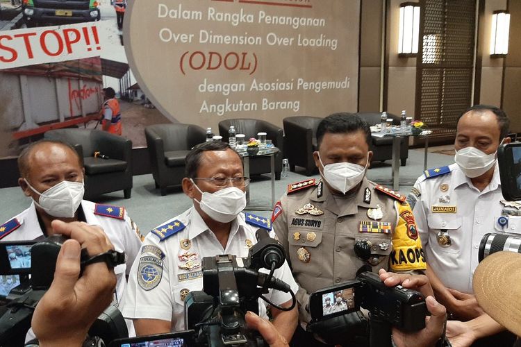 Direktur Jenderal Perhubungan Darat Kementerian Perhubungan (Kemenhub) Budi Setiyadi usai FGD di Hotel Gumaya Kota Semarang, Senin (7/3/2022)