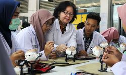 FDC Dental Clinic Berikan Beasiswa Pendidikan Kedokteran Gigi di Berbagai Universitas di Indonesia