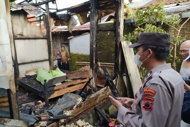 Seorang anak berkebutuhan khusus tewas dalam kebakaran rumah non-permanen di Kelurahan Rejasari, RT 1 RW III, Kecamatan Pureokerto Barat, Kabupaten Banyumas, Jawa Tengah, Senin (23/5/2022).
