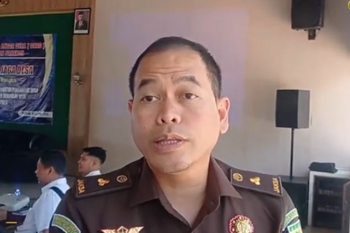 Kasie Intel Kejaksaan Negeri Kabupaten Magetan, Muh Andy Sofyan. Kejaksanan Negeri Kabupaten Magetan, tak menemukan penyimpangan dalam pengadaan laptop Chromebook di Magetan. hambatan terbesar bukan pada pengadaan barang, tetapi pada akses internet.