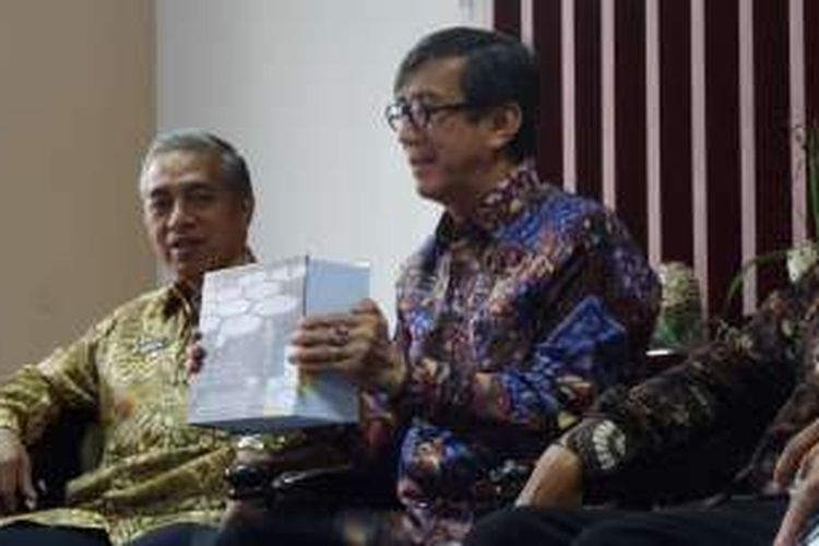 Menteri Hukum dan HAM Yasonna H Laoly mengumumkan hasil seleksi badan hukum partai politik di Gedung Kemenkumham Jakarta, Jumat (7/10/2016).