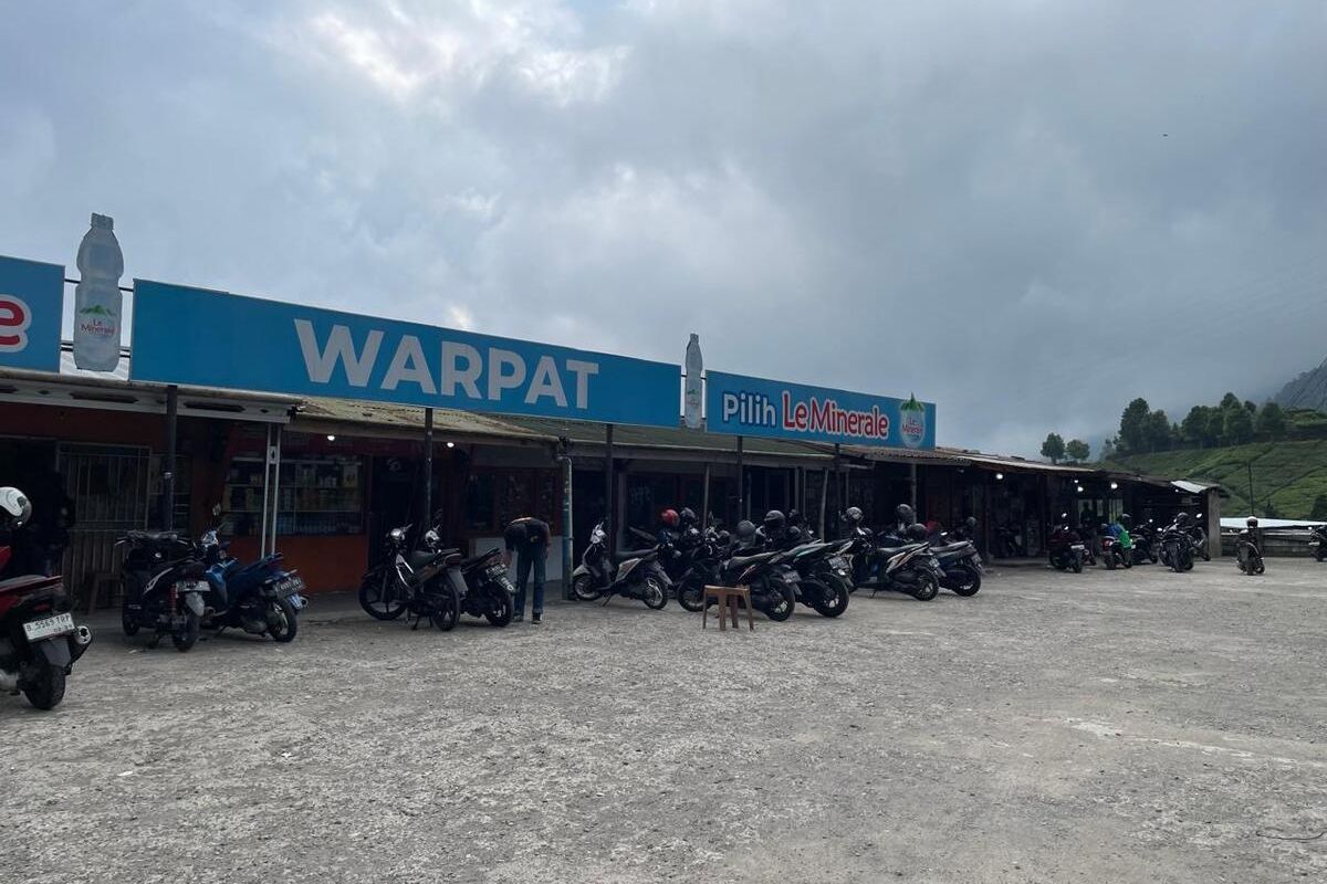 Salah satu warung patra (warpat) di Puncak, Bogor, Jawa Barat, Rabu (3/7/2024).