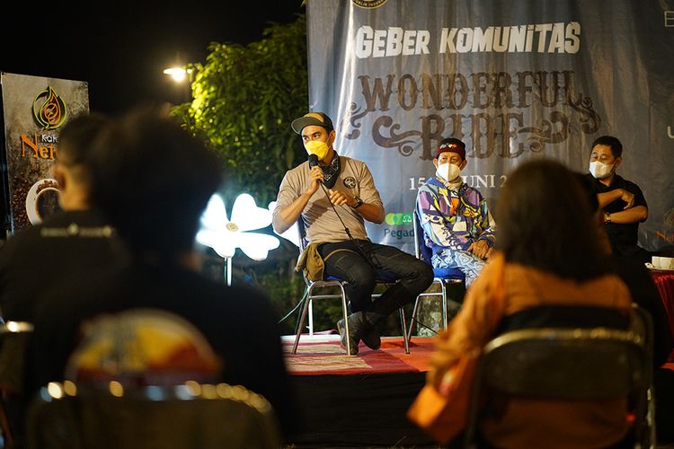 Rombongan Wonderful Ride dengan Gerakan Bersama Komunitas (GeBer Komunitas) yang digagas oleh Kementrian Pariwisata dan Ekonomi Kreatif bersama Tora Sudiro dan Darius Sinathrya