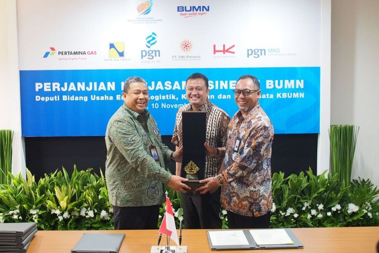 PT PGN (Persero) Tbk menandatangani kerjasama dengan empat BUMN, yakni Perum Jasa Titta II, PT Energy Management Indonesia, PT Pertamina (Persero), dan PT Hutama Karya (Persero), Jumat (10/11/2017)