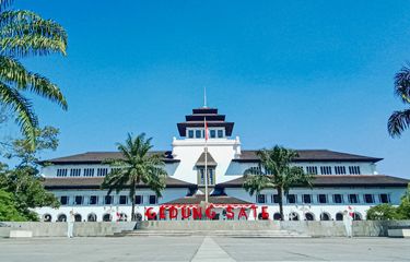 Perbedaan kabupaten dan kota.