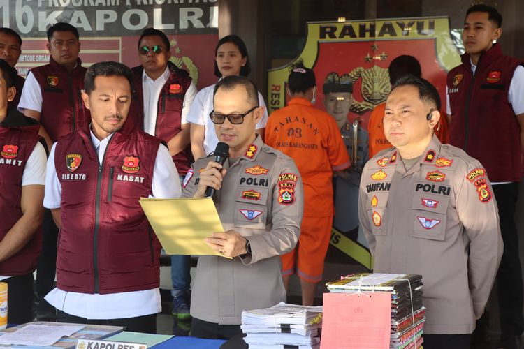 Kapolres Karangasem, AKBP Joseph Edward Purba mengungkapkan kasus dugaan korupsi LPD yang merugikan negara hingga Rp20 miliar, Rabu (8/10/2025).