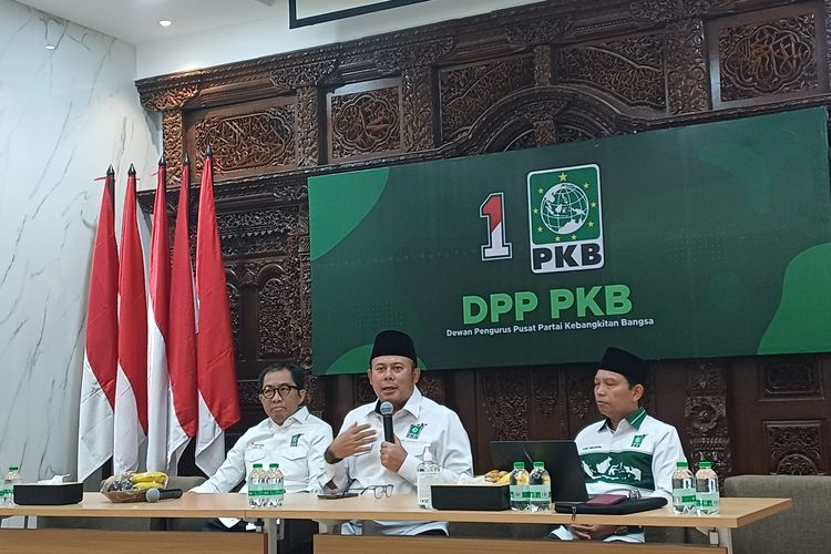  Partai Kebangkitan Bangsa (PKB) menyatakan belum membicarakan langkah politik ke depan pasca Pemilu 2024 seperti apakah akan melompat ke kubu Prabowo Subianto yang unggul dalam Pemilihan Presiden (Pilpres) berdasarkan hitung cepat, Minggu (18/2/2024).