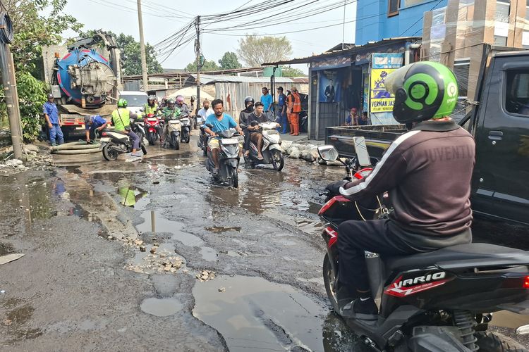 Warga Kritik Penambalan ‘Genangan Abadi’ Pesanggrahan: Sampai Tahun Jebot Juga Enggak Bakal Beres