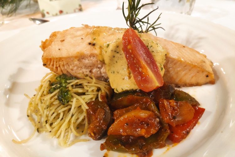 Virgin Seared Norwegian Salmon dari The Sulta Hotel & Residence.. 