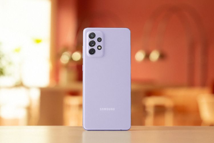 Samsung Galaxy A72 varian Awesome Violet.