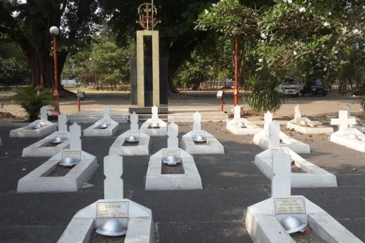 Di Taman Makam Pahlawan (TMP) Taruna, Jalan Daan Mogot, Tangerang, para pejuang yang dipimpin Mayor Daan Mogot dimakamkan. Mereka gugur dalam pertempuran melawan tentara Jepang pada 25 Januari 1946.