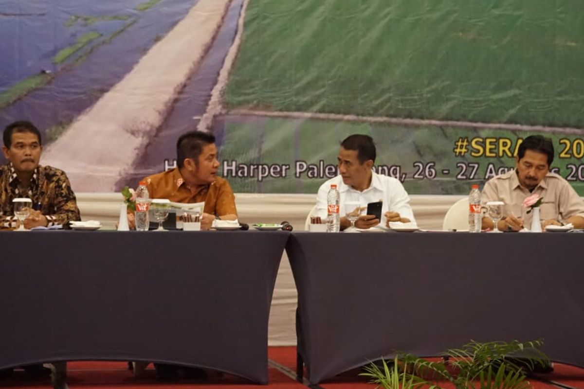 Gubernur Sumatera Selatan Herman Deru (kedua dari kiri) mengapresiasi program Serasi yang dijalankan Kementan.