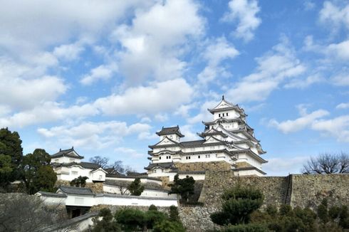 Serunya Mencapai Puncak Kastel Himeji Memakai Kimono!