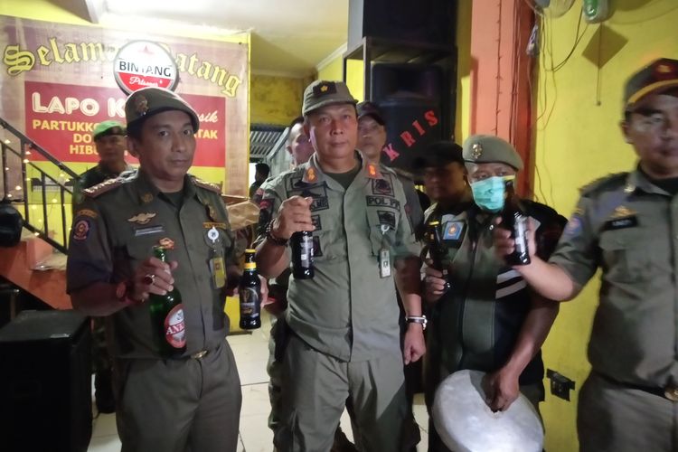 Jelang Natal dan Tahun Baru, Petugas Gabungan Satpol PP, TNI dan Polri Melakukan Razia Pekat, Rabu (18/12/2019)