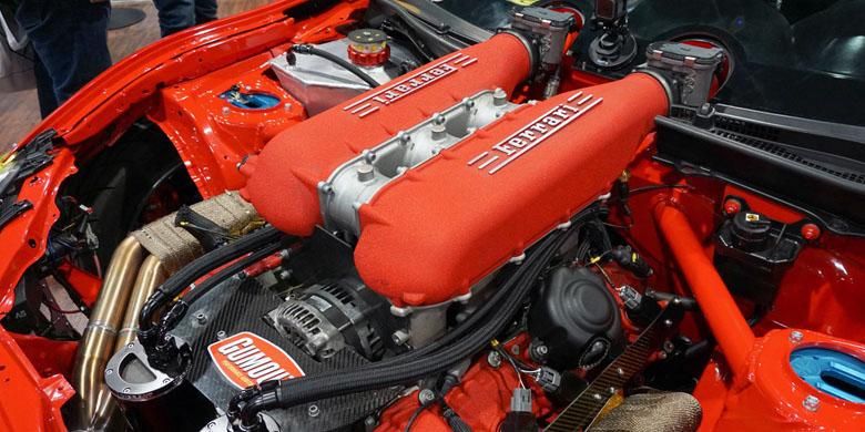 Mesin V8 4.5L milik Ferrari 458 Italia disematkan ke ruang mesin Toyota 86.