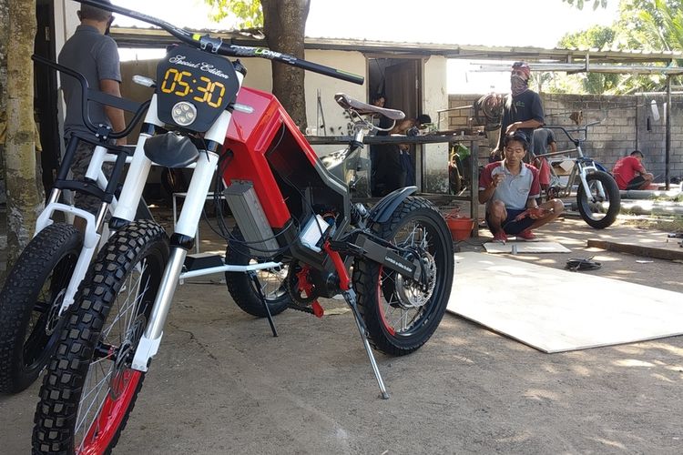Sepeda listrik buatan NTB yang berada di desa Keru Lombok Barat