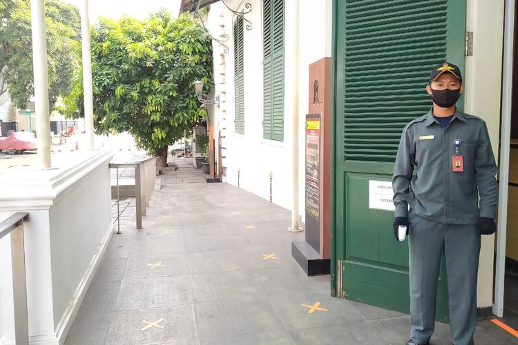 Penerapan protokol kesehatan di Museum Sejarah Jakarta.