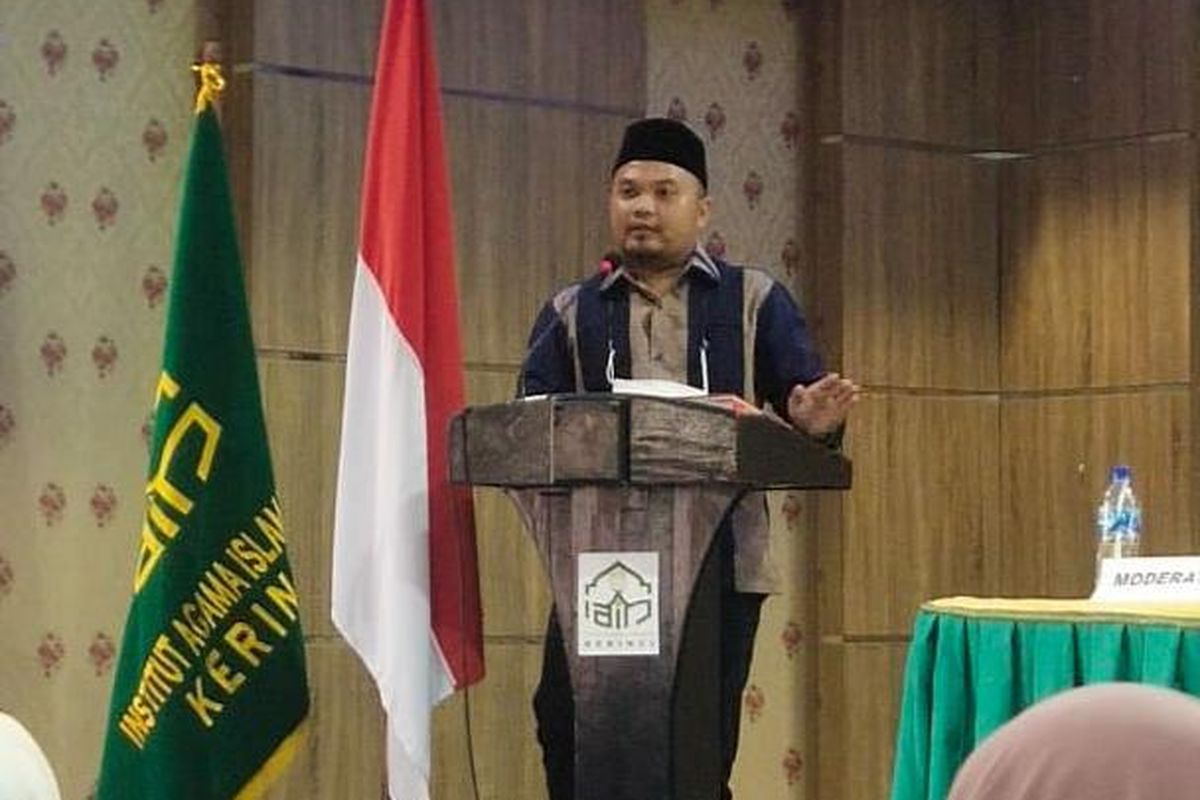 Emaridial Ulza, MA Sekretaris Universitas Muhammadiyah Prof. DR. Hamka (Uhamka) dalam seminar Filantropi, Kampus dan Masyarakat Sipil yang digelar Uhamka bersama dengan Institut Agama Islam Negeri Kota Sungai Penuh (IAIN Kerinci (2/7/2021).