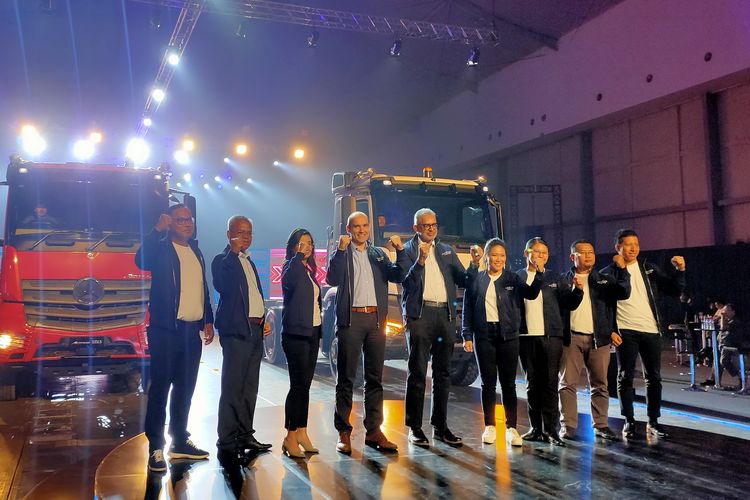 Daimler Perkenalkan Mercedes-Benz Actros dan Arocs Euro 5 ke Pasar Indonesia