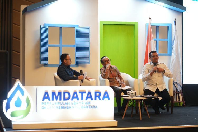 Ditjen SDA mengingatkan pelaku industri AMDK segera mengurus izin usaha sebelum masa tenggang habis atau terancam pidana dan denda hingga Rp 5 miliar.