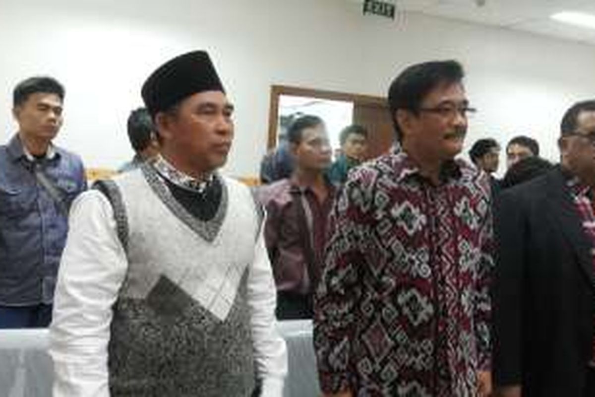 Naman Sanip (kiri) sebelum sidang kasus penghadangan kampanye di Pengadilan Negeri Jakarta Barat, Selasa (13/12/2016). Naman merupakan pelaku penghadangan kampanye calon wakil gubernur nomor dua, Djarot Saiful Hidayat di Kembangan Utara, Jakarta Barat pada 9 November 2016.