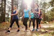 Lebih Sehat Olahraga 30 Menit atau Berjalan 10.000 Langkah Sehari?